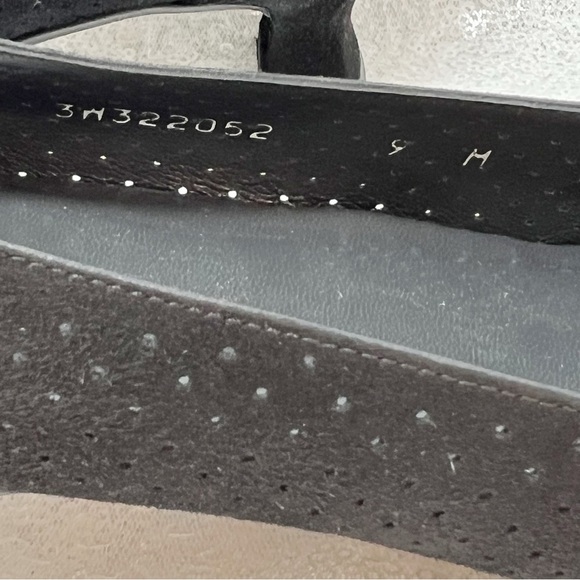 Stuart Weitzman Suede perforated kitten heel shoes size 9 women's - Picture 4 of 16